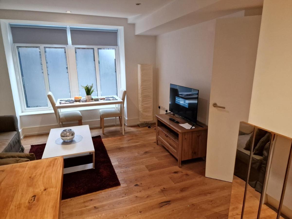 Lovely 1-Bed Apartment In Лондон Екстериор снимка