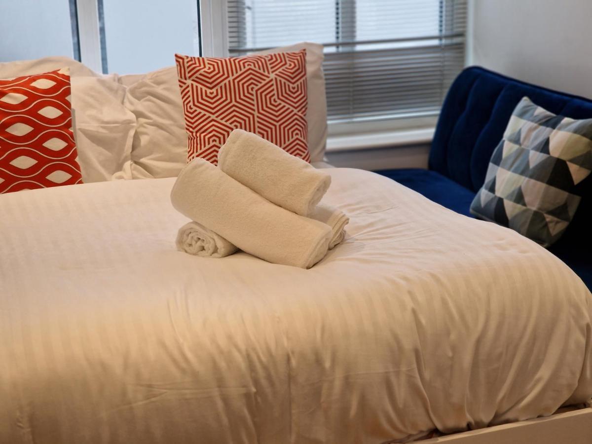 Lovely 1-Bed Apartment In Лондон Екстериор снимка
