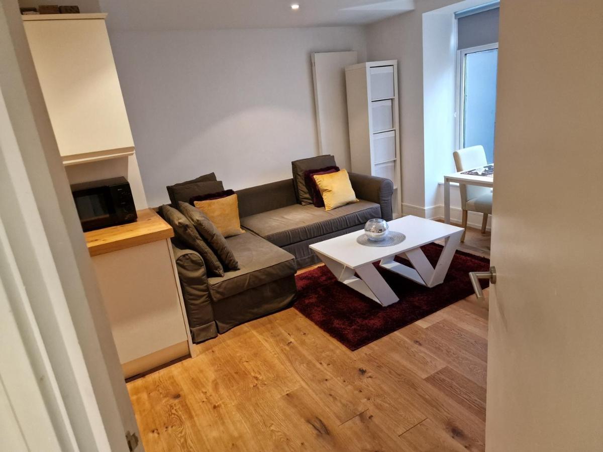 Lovely 1-Bed Apartment In Лондон Екстериор снимка