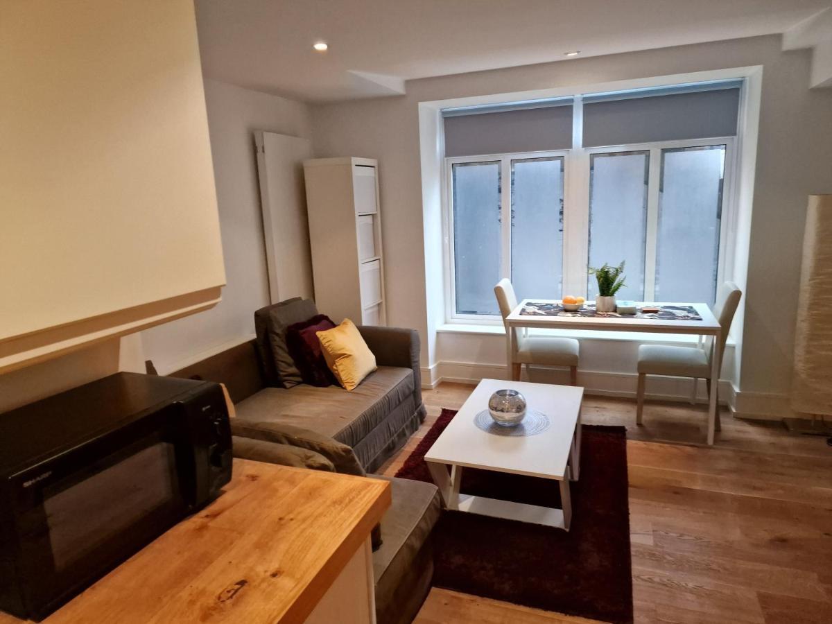 Lovely 1-Bed Apartment In Лондон Екстериор снимка