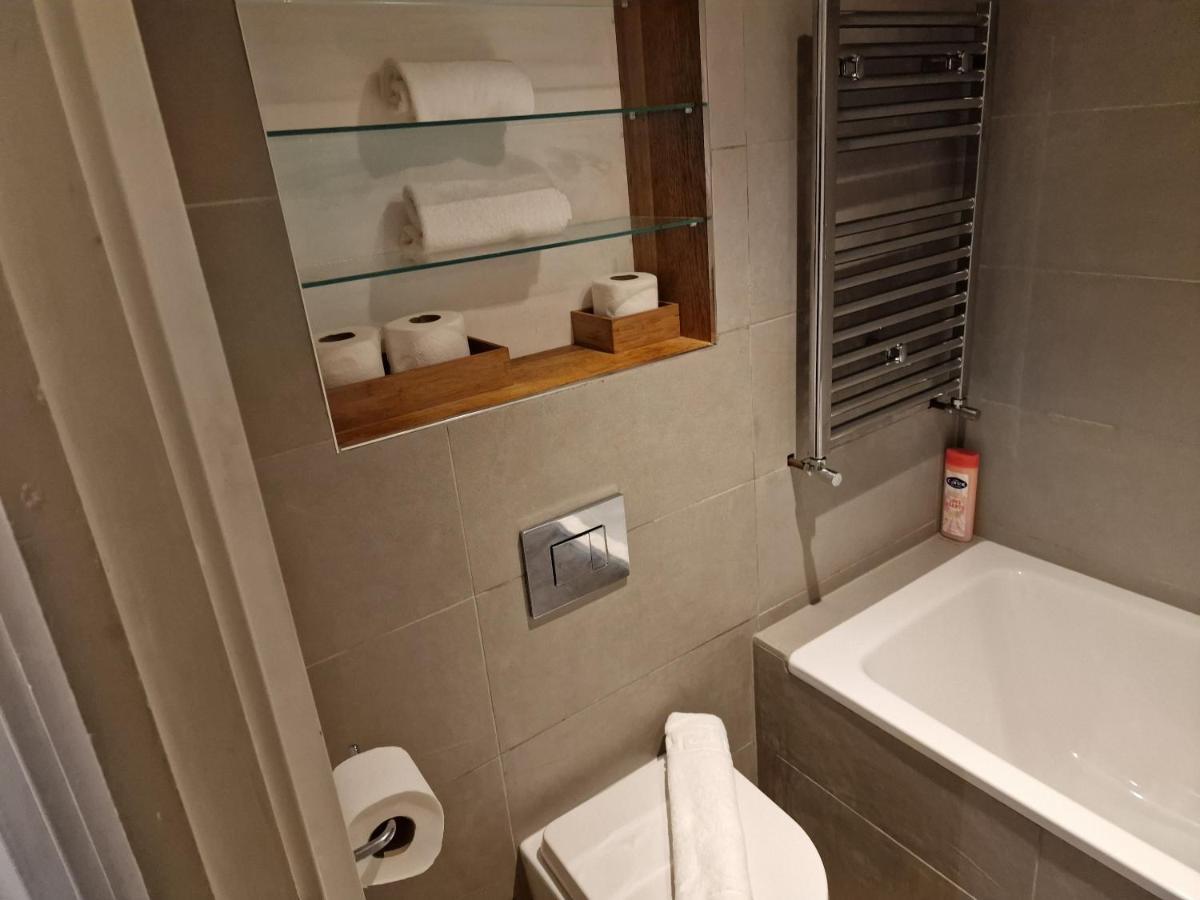 Lovely 1-Bed Apartment In Лондон Екстериор снимка